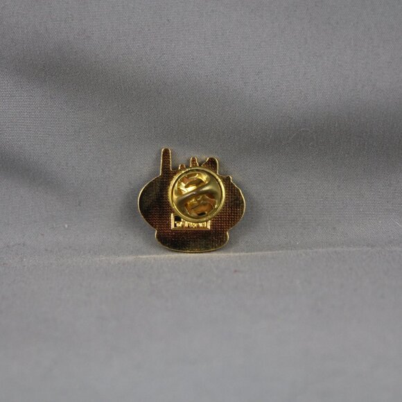 Vintage Gas Company PIn - Esso CAER Strathcona Refinery - Inlaid Pin - Picture 2 of 3